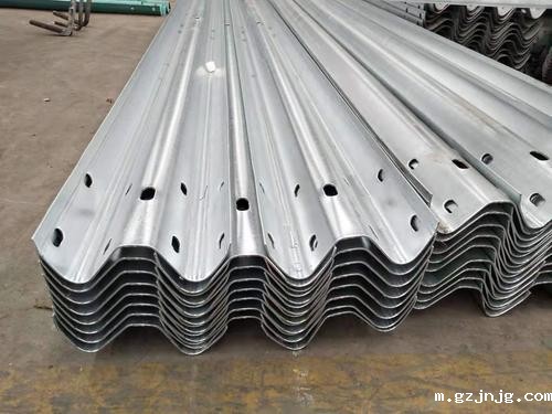 镀锌护栏板.jpg 镀锌护栏板